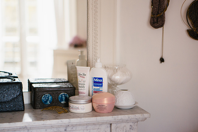 Dans le vanity d'Alexandra