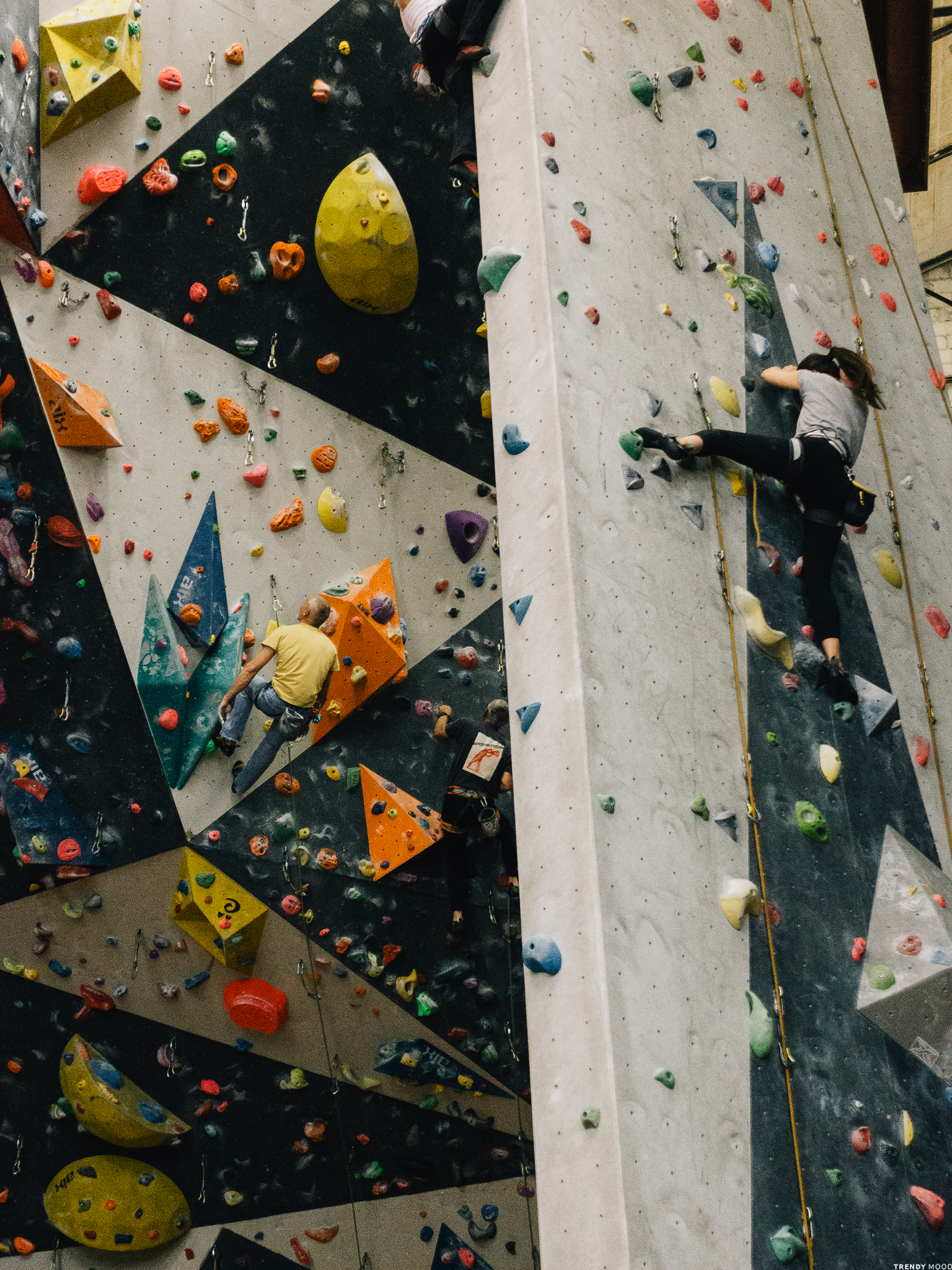 Grimpeuse en tête - Escalade Pantin