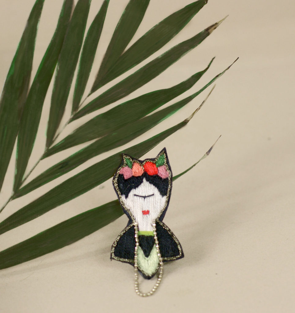 Broche brodée à la main, Broderie Frida Kahlo
