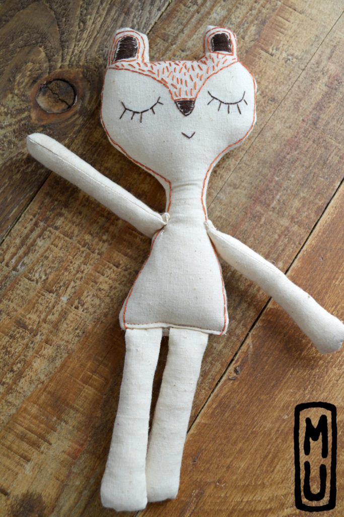 Peluche Ecureuil/ Broderie à la main/ Peluche aimal/ Cadeau bébé/ Naissance/ Prêt à partir/ Pièce unique