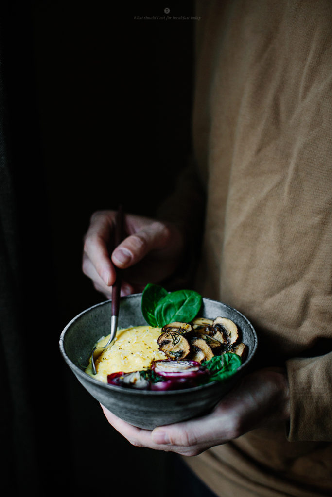 Bol de polenta et champignons
