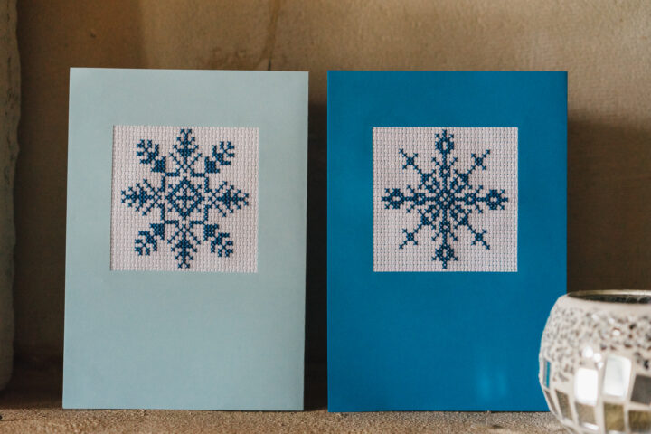 Broderie point de croix bleu - Carte de voeux