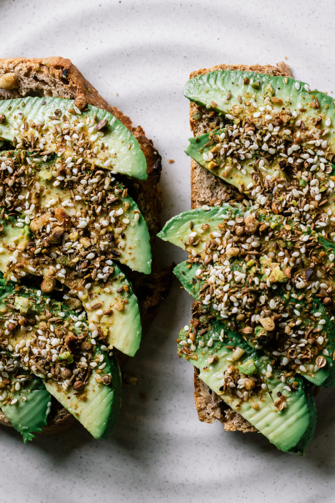 Tartines à l'avocat et au sésame